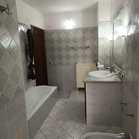 Δωμάτια σε οικογενειακή κατοικία Sa Domu De Efisia Portoscuso